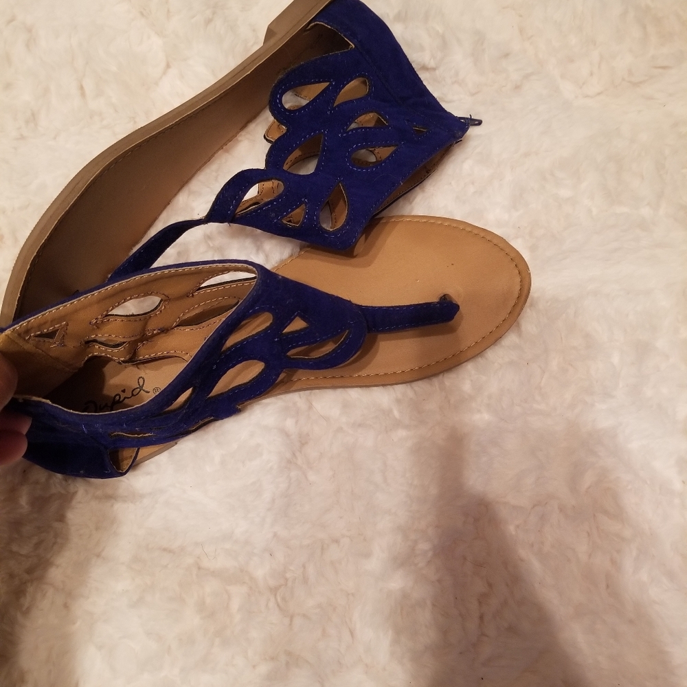 sandals - Picture 2 of 3